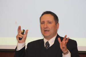 Fernando Gutiérrez teaching